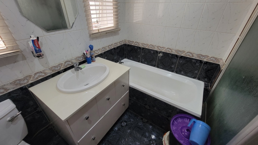 3 Bedroom Property for Sale in Westridge Western Cape